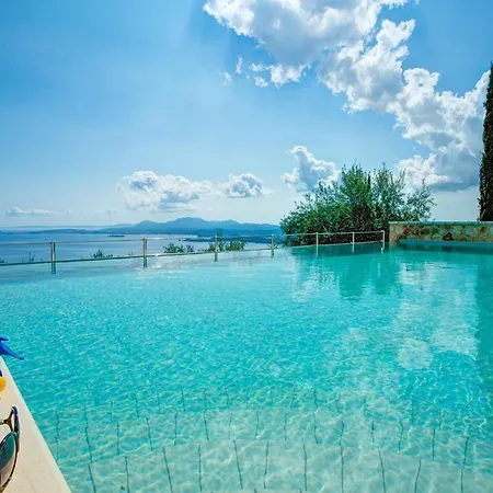 Villa Alonaki By *