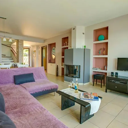 Villa Alonaki By
